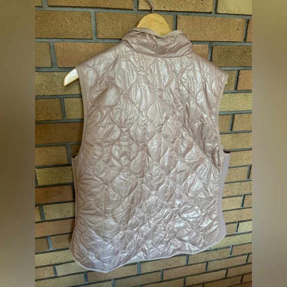 J. Crew Vest Quilted Primaloft Pale Pink Full Zip Up Mock Neck Women’s Size XL - Picture 5 of 5